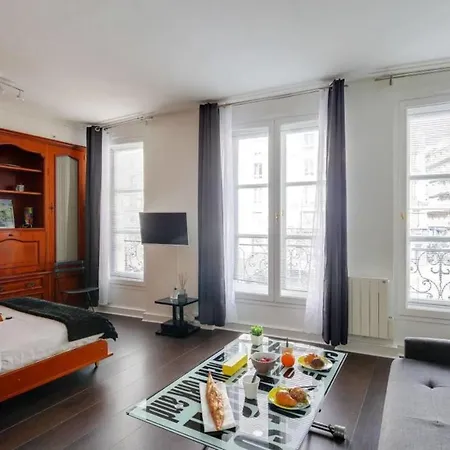 Marais District - Spacious Studio Flat Sleeps 4 By Guestready Appartamento Parigi